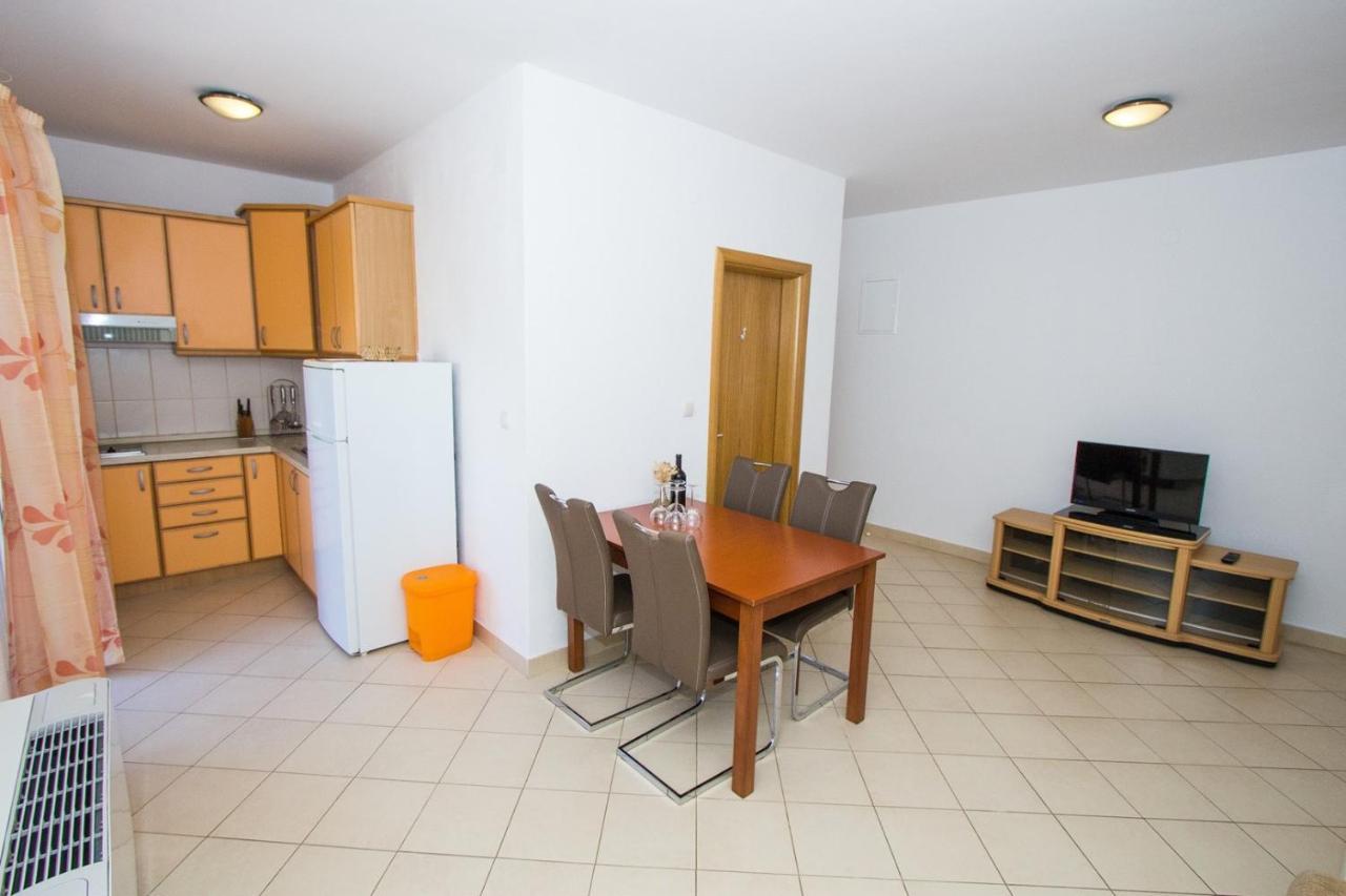 Apartments And Rooms Skalinada Murter Exterior photo