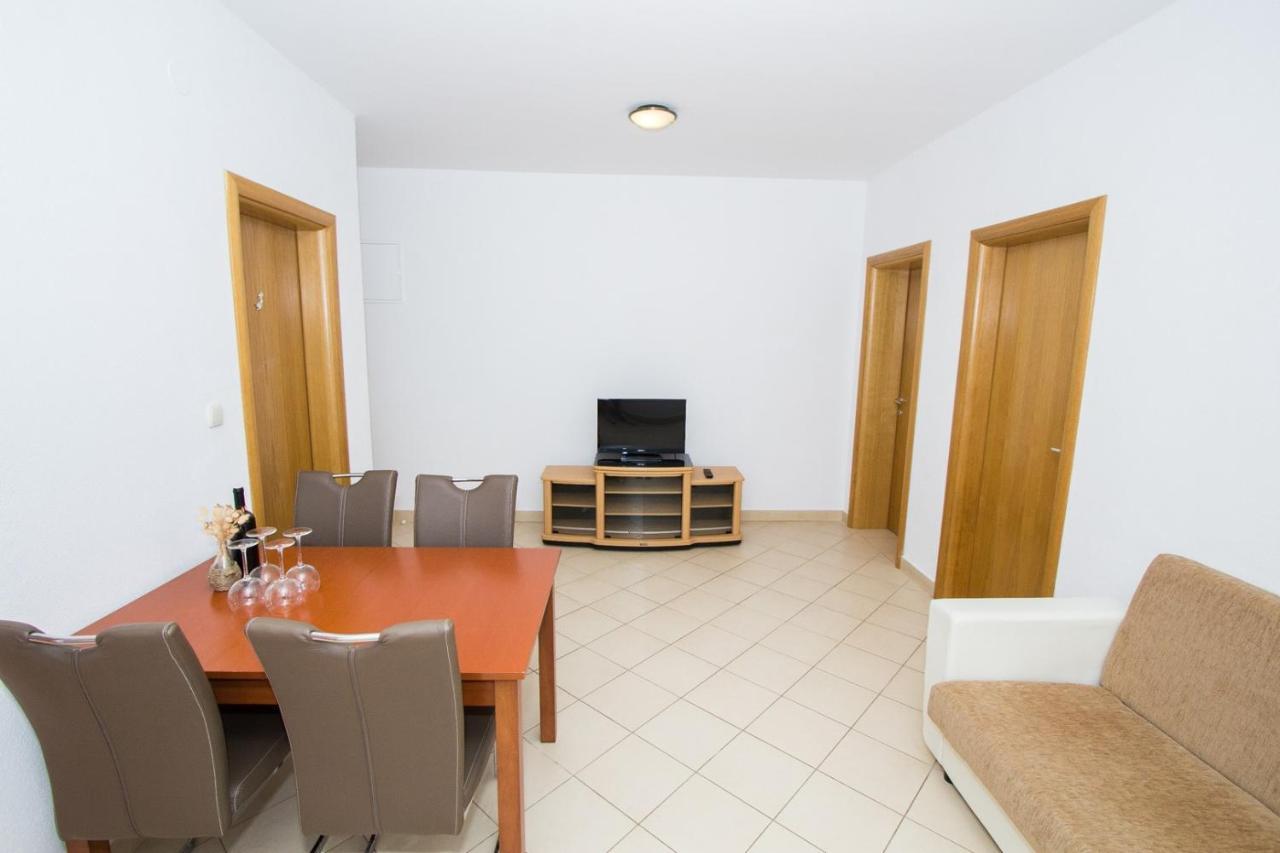Apartments And Rooms Skalinada Murter Exterior photo