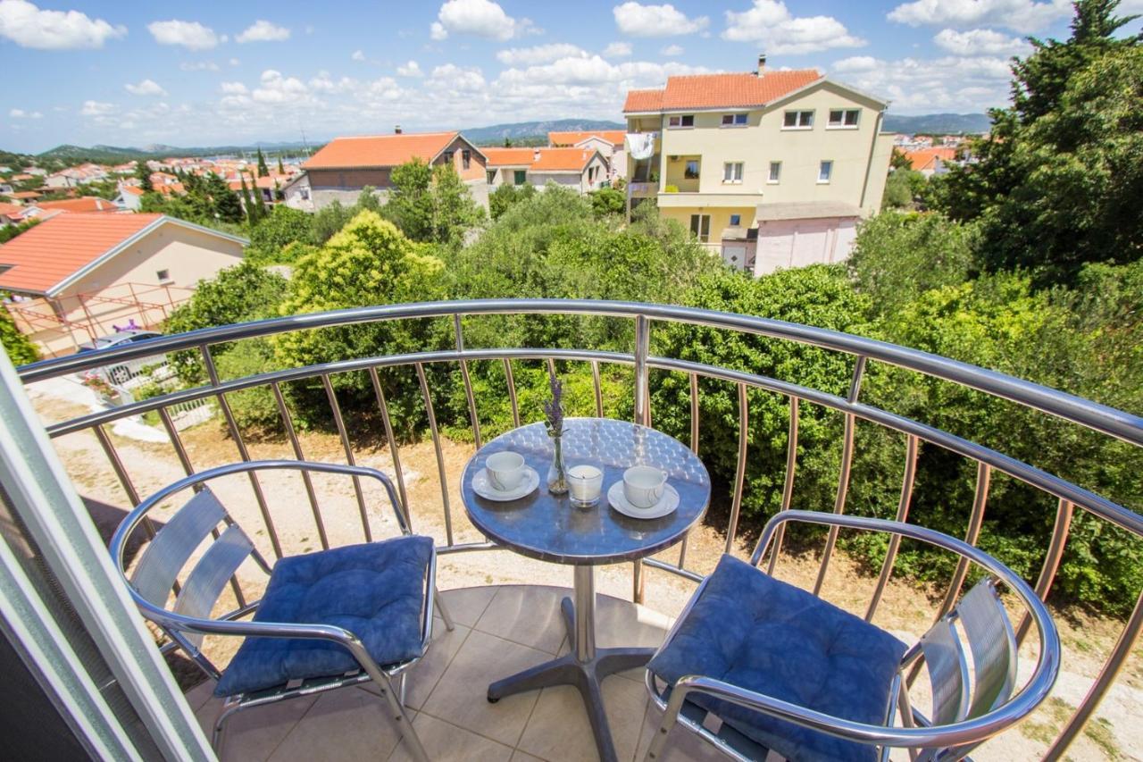 Apartments And Rooms Skalinada Murter Exterior photo